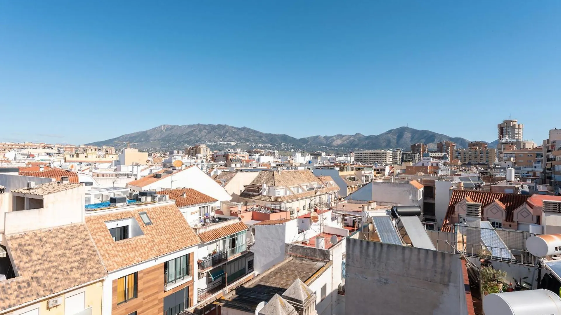 شقة Penthouse In Old Town فوينخيرولا إسبانيا