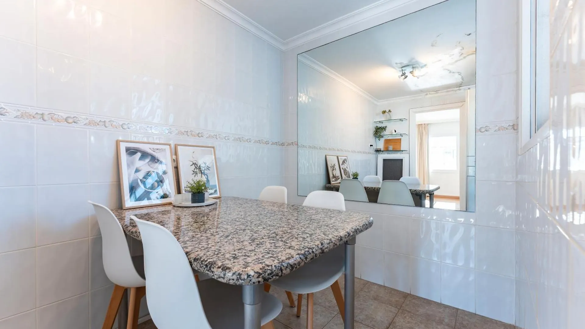 شقة Penthouse In Old Town فوينخيرولا