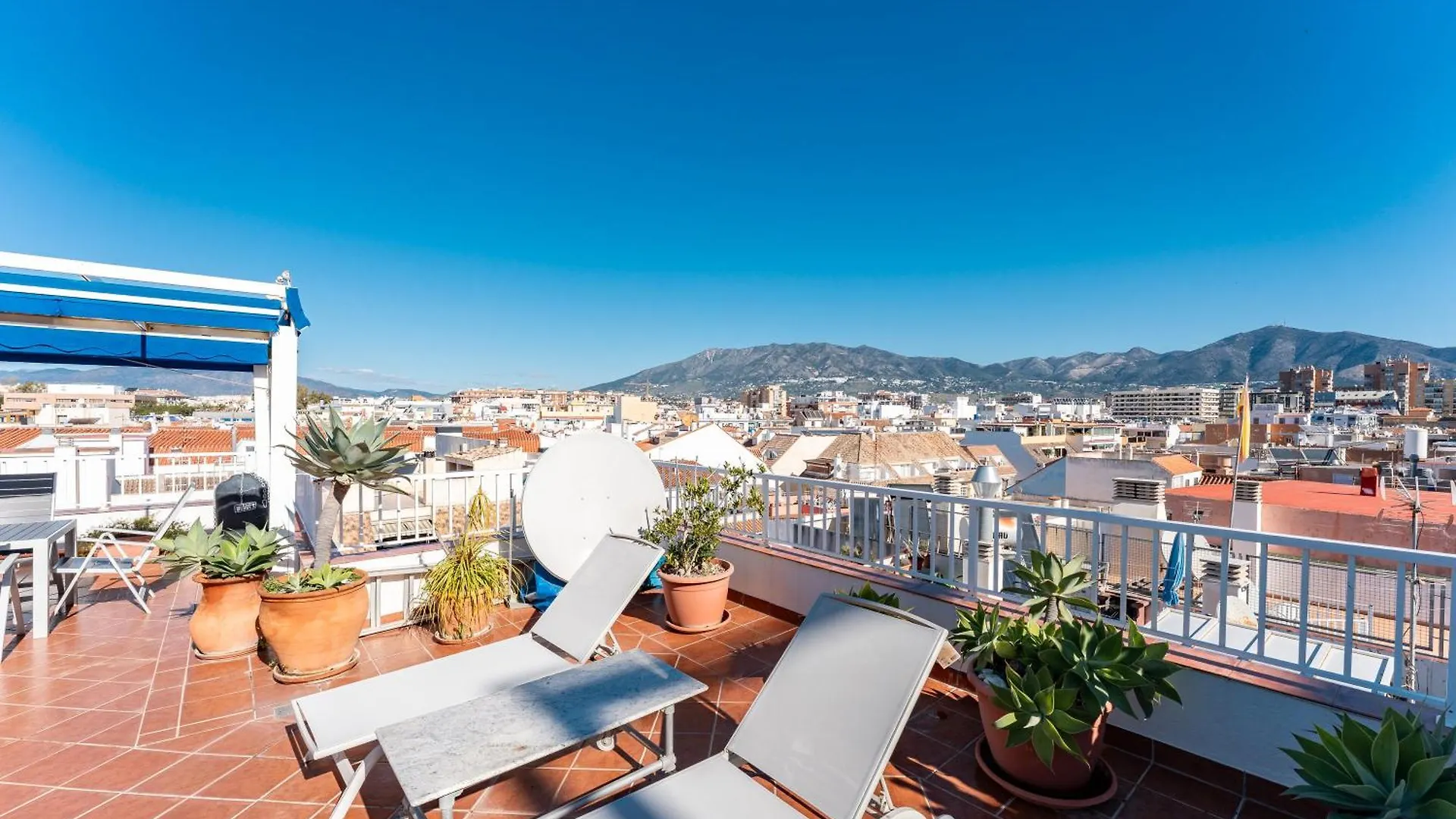 شقة Penthouse In Old Town فوينخيرولا