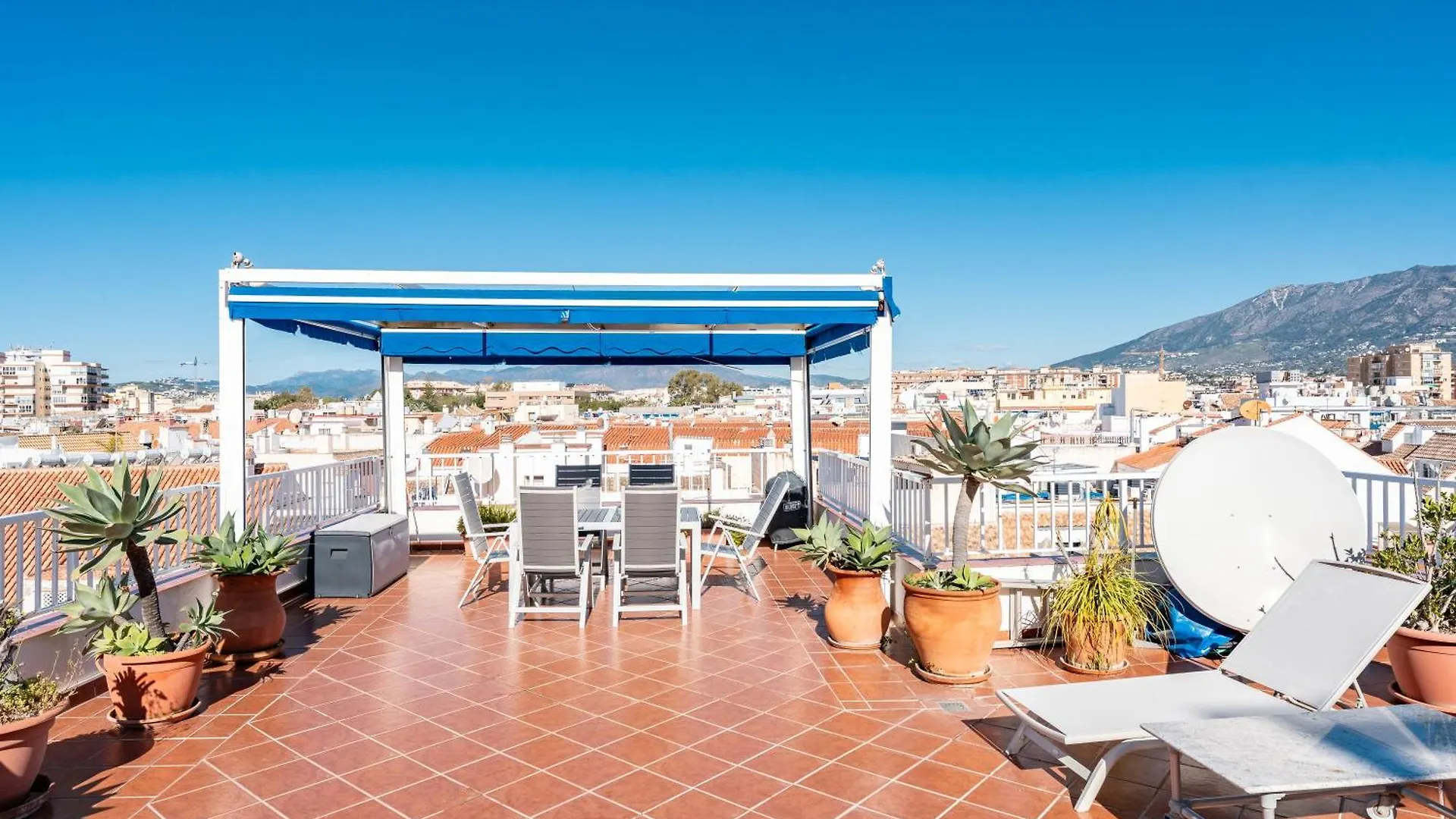 شقة Penthouse In Old Town فوينخيرولا 0*,  إسبانيا