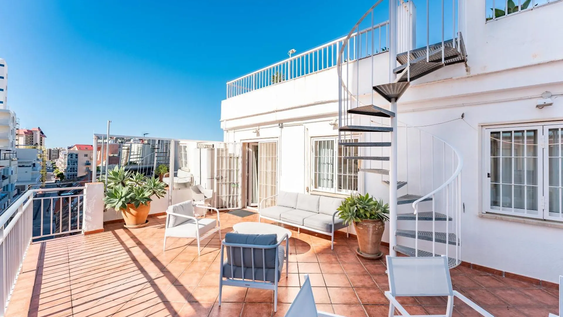 شقة Penthouse In Old Town فوينخيرولا إسبانيا